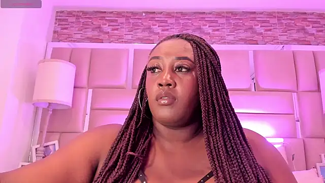ShaniaBrownn webcam