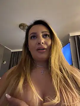 YaaraCollins live cam on StripChat