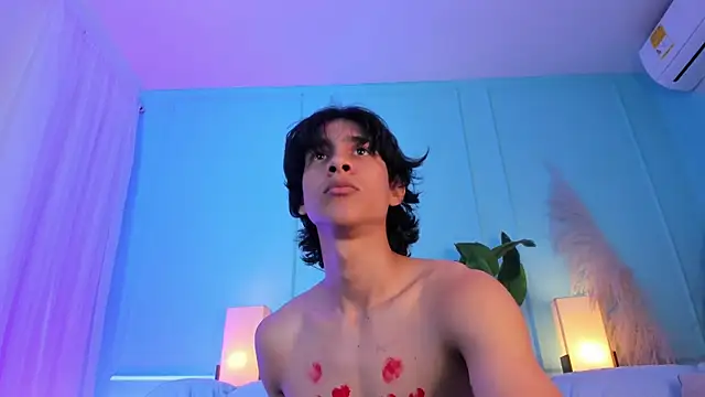 Cheys_Mast live cam on StripChat