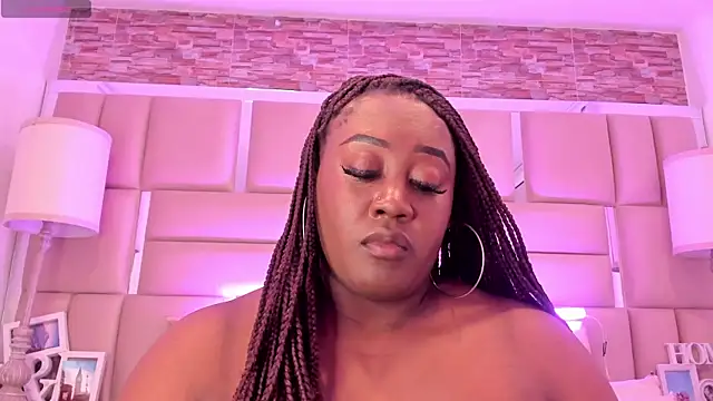 ShaniaBrownn webcam
