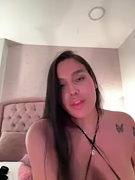 Bella__Wood's room
