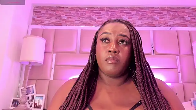 ShaniaBrownn webcam