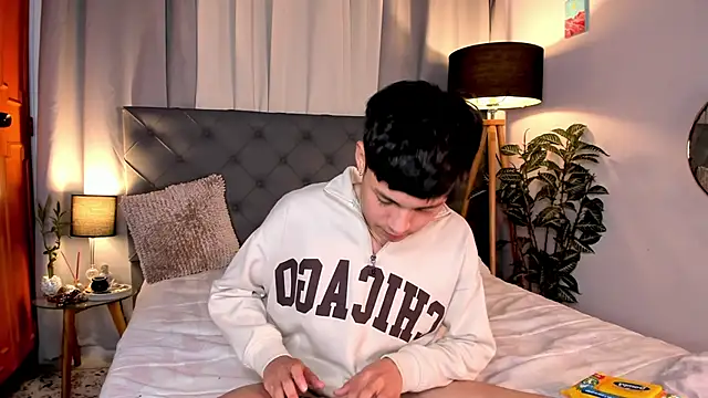 andy_belier23 (M twink) - have my Lovense remote with link