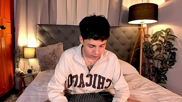 andy_belier23 (M twink) - have my Lovense remote with link