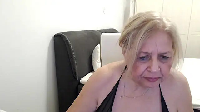 SusiLifeXXX webcam
