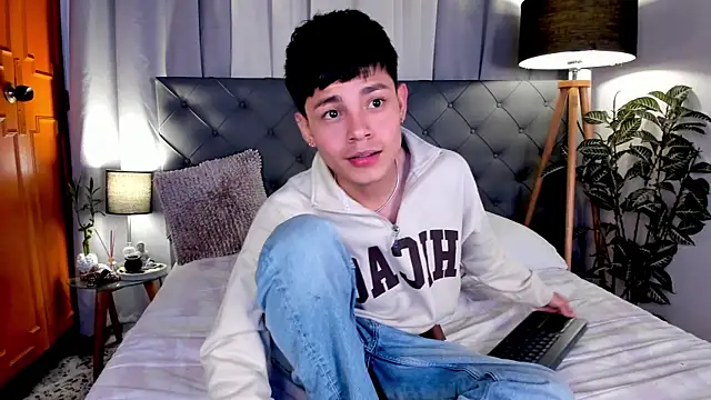 Andy_Belier23 live cam on StripChat