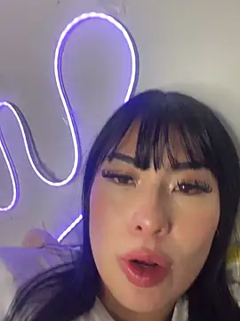 Jade-Naughty live cam on StripChat