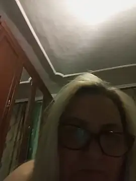 AureliaSky598 webcam