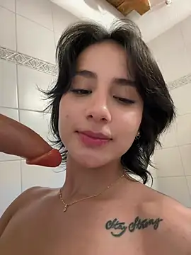 Ale_Lewis webcam