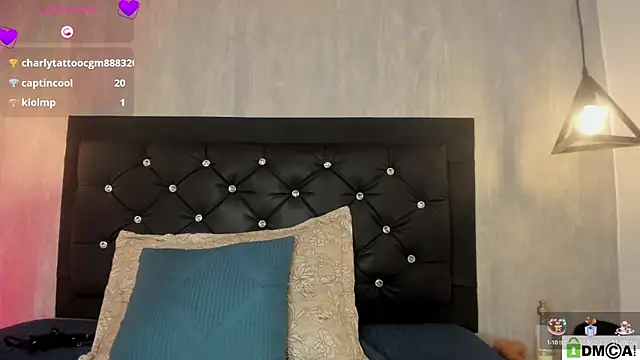 curly_babe live cam on StripChat