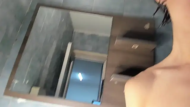 cheys_mast (M twink) - take a shower