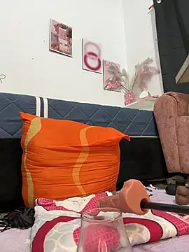 halana_squirts
