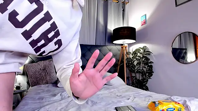 andy_belier23 (M twink) - have my Lovense remote with link