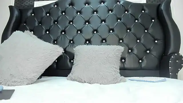 LilithBoneth webcam