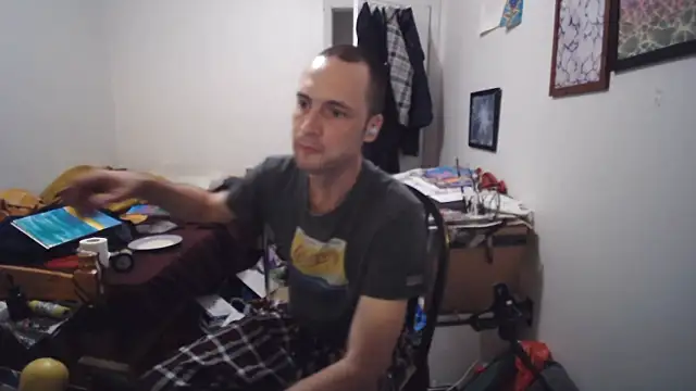 JohnnyMoves webcam