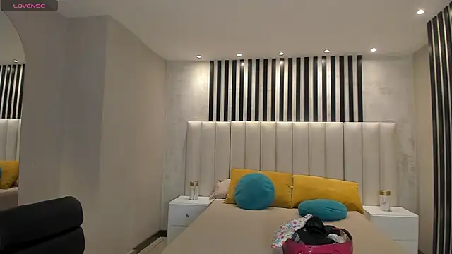 amaliacrus - AmaliaCrus's free webcam - UK Sex Cams