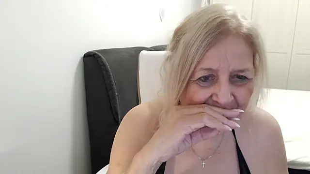 SusiLifeXXX webcam