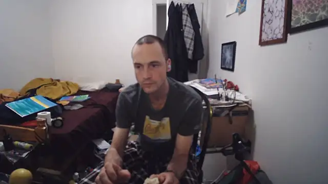 JohnnyMoves webcam