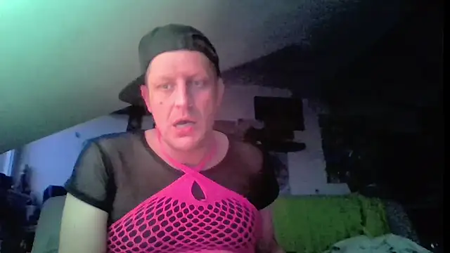 Bigthroaterboy webcam