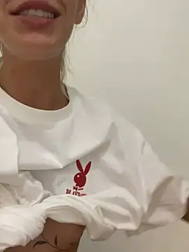Bellalolahot webcam