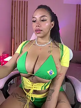 MadeleineSanez webcam