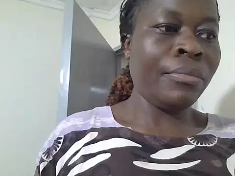 sweetmommak live cam on StripChat