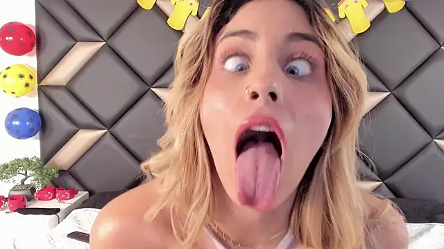 AdrianaHarlow webcam
