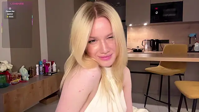 moonavelle - Moonavelle's free webcam - UK Sex Cams