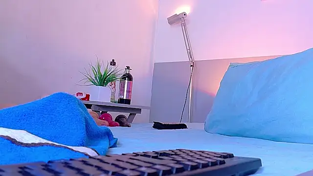 cutepetitee webcam