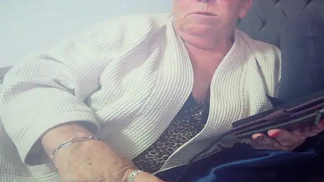 Playful_MILF_Demi webcam