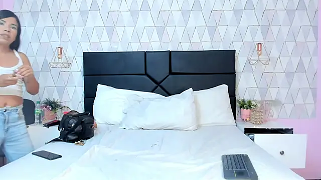 SheylaWalker webcam