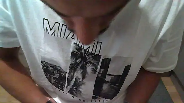 ylanovv webcam