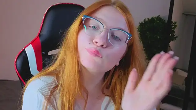 AliceBrightside live cam on StripChat