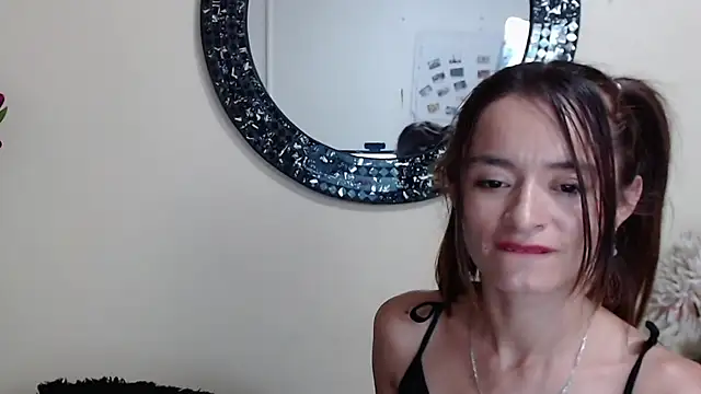 nicolesantana (F young) - finger ass