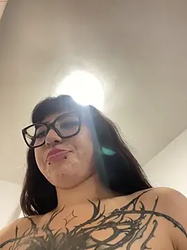 MennaLee_ webcam