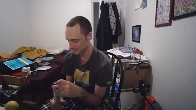 JohnnyMoves webcam