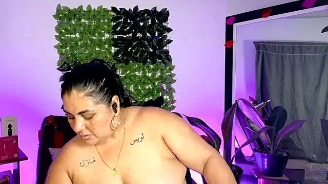 AndreaKinky live cam on StripChat