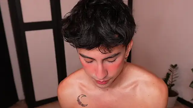 sweettaaron01 webcam