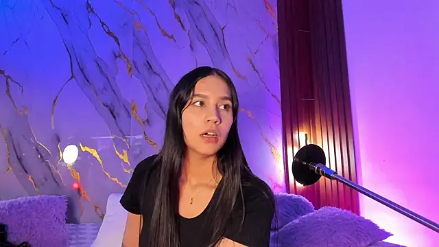 Emmiicute live cam on StripChat