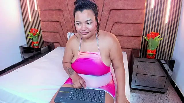 Lara_Seduce live cam on StripChat