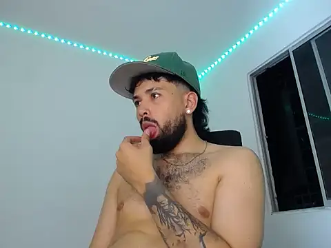 camilorestrepo77 live cam on StripChat