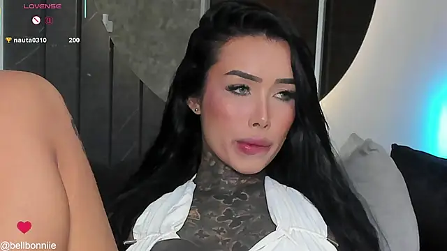 Model: belllbonniie