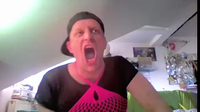 Bigthroaterboy webcam
