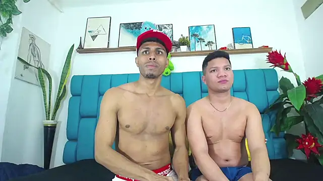 Interracial_Snow_Bunny webcam