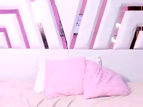 MiaKleinX webcam