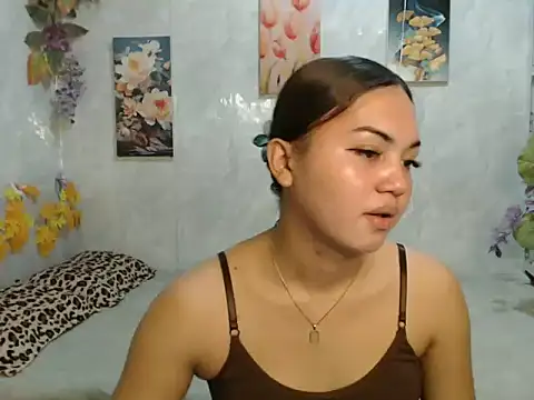 ur_asiankat webcam