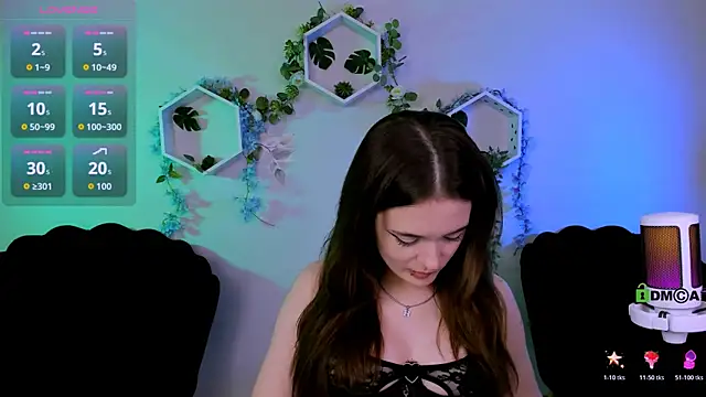 liana_kisses webcam