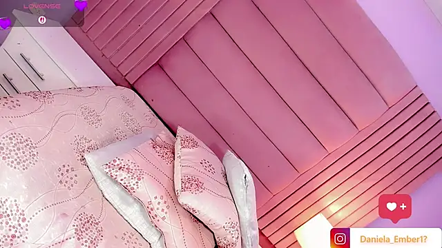 Amira_Ember webcam