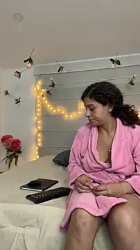 Sarabubbie live cam on StripChat