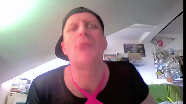 Bigthroaterboy webcam